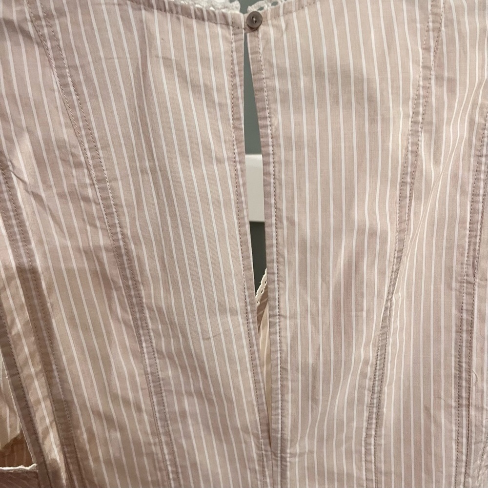 Free PEOPLE Feels Good pinstripe pattern. Deep V-neck. Size M - Picture 5 of 7